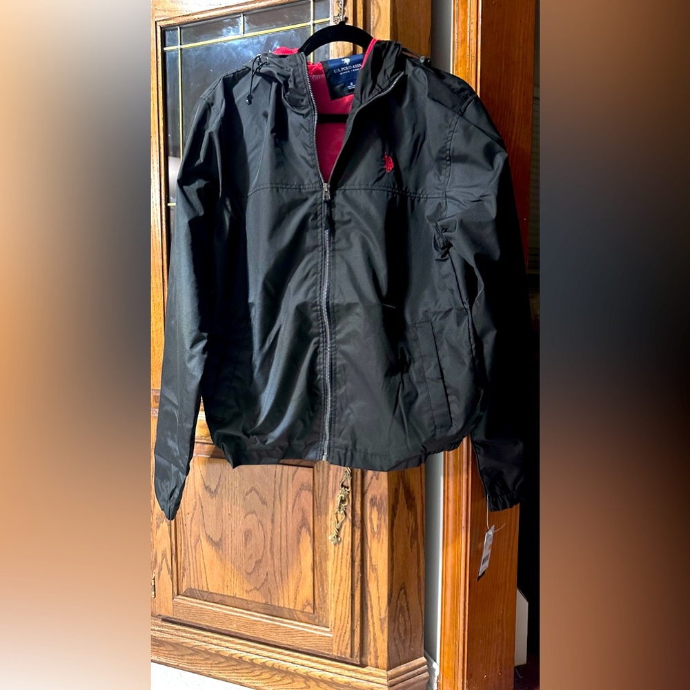COPY - US POLO ASSN. 109482-P200A
ESSENTIAL HOODED WINDBREAKER MEN’s